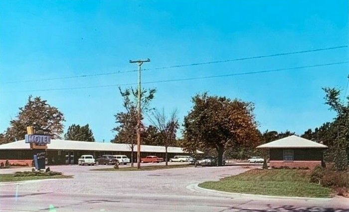 Beltline Motel (Pleasant Motel) - Old Postcard